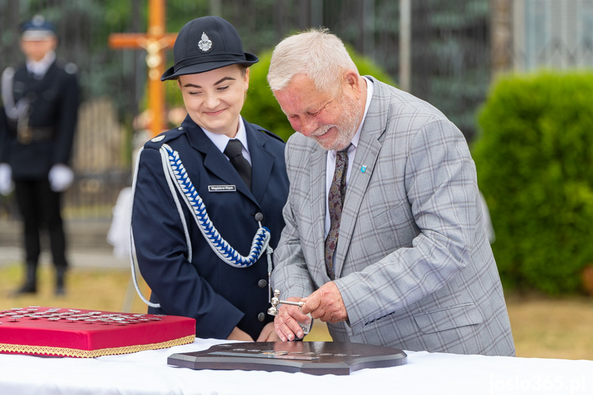 Gwóźdź wbija Burmistrz Kołaczyc Stanisław Żygłowicz