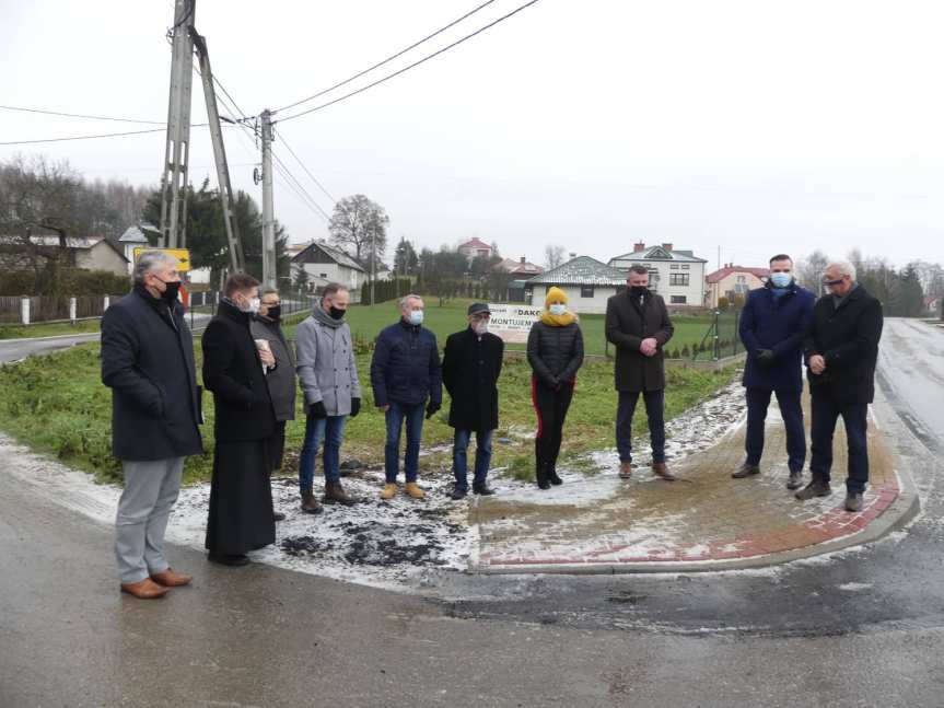 Dobrucowa. Chodnik oddany do użytku