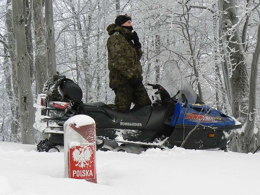 Dwóch Marokańczyków zatrzymanych w śniegu, bez butów…