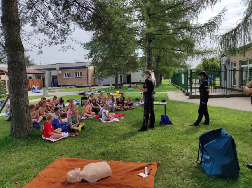 Jasło. Policjanci i strażacy promowali bezpieczny wypoczynek nad wodą