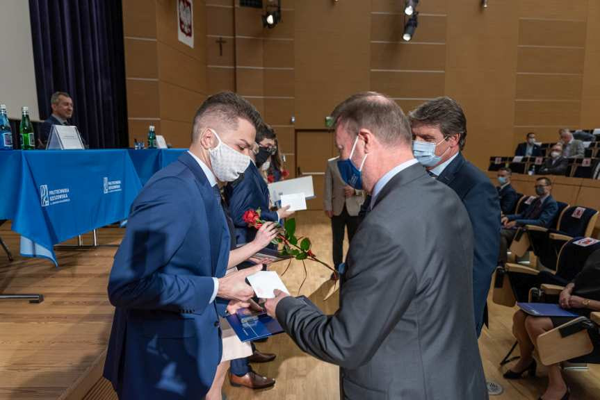 Medale Primus Inter Pares dla najlepszych absolwentów Politechniki Rzeszowskiej