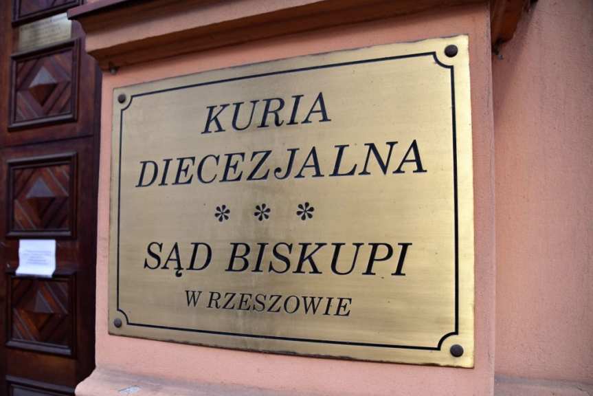 Mieszkaniec Tarnobrzega po ponad 30 latach oskarża księdza. Kuria Diecezjalna w Rzeszowie wszczęła dochodzenie