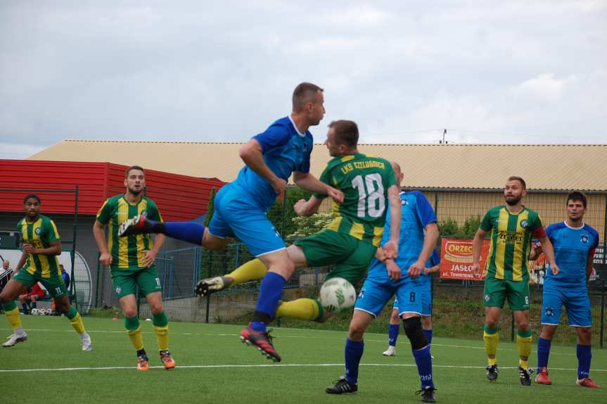 Piłka nożna. V liga. Angelo Amorim Medina ustrzelił hat-tricka. Czeluśnica rozbiła Szarotkę Uherce