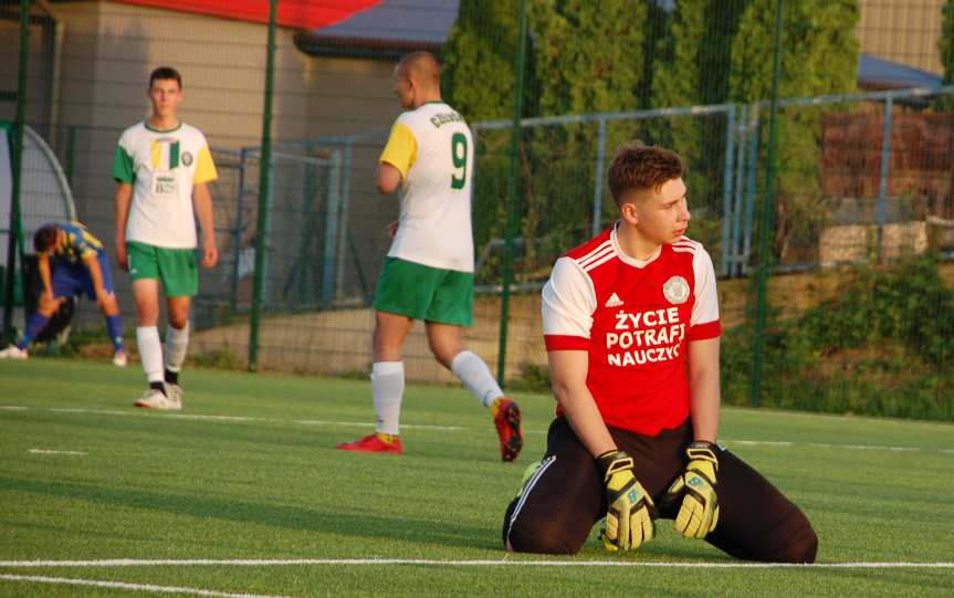 Piłka nożna. V liga. Cztery gole Mateusza Kuzio w derbach powiatu jasielskiego