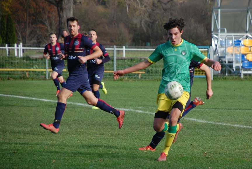 Piłka nożna. V liga krośnieńska. Derby powiatu jasielskiego w Kołaczycach na remis. Szczęście Tempa. Porażka Skołyszyna