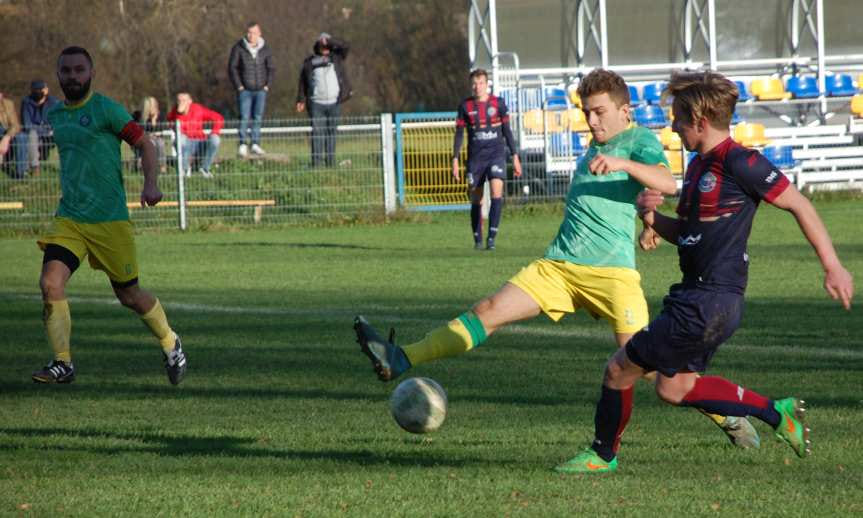 Piłka nożna. V liga krośnieńska. Derby powiatu jasielskiego w Kołaczycach na remis. Szczęście Tempa. Porażka Skołyszyna