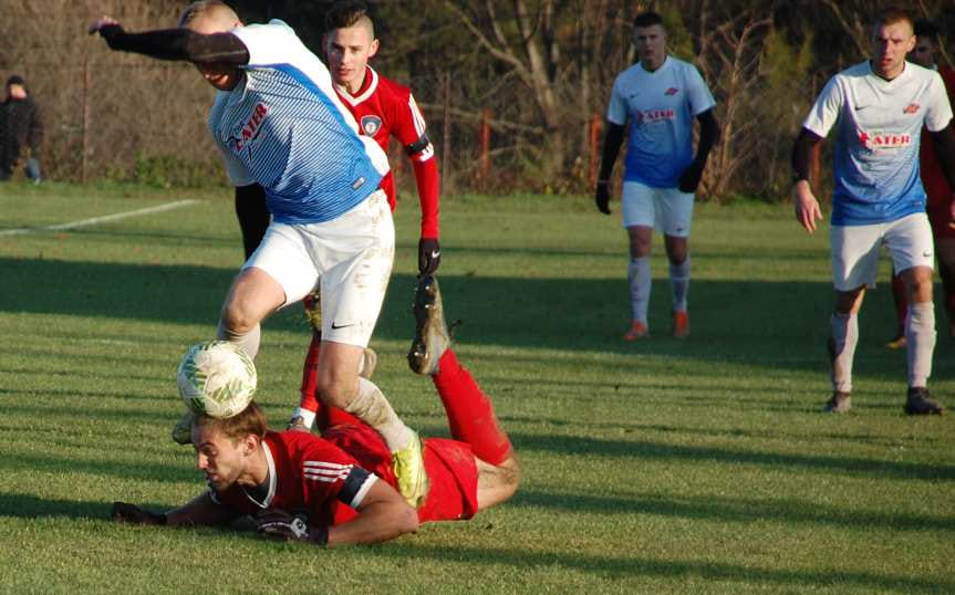 Piłka nożna. V liga krośnieńska. Remis w meczu kolejki Tempo - Start. Ostoja wygrała w Dukli. Porażka Czeluśnicy z Wisłokiem