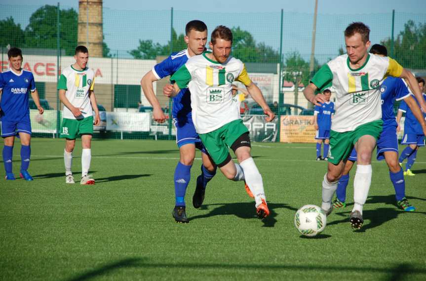 Piłka nożna. V liga. W derbach powiatu Tempo Nienaszów pokonało Czeluśnicę