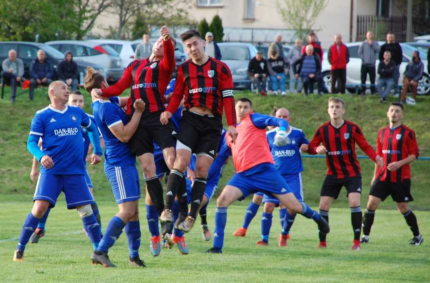 Piłka nożna. V liga. Zwycięstwo Tempa po walce z Markiewicza