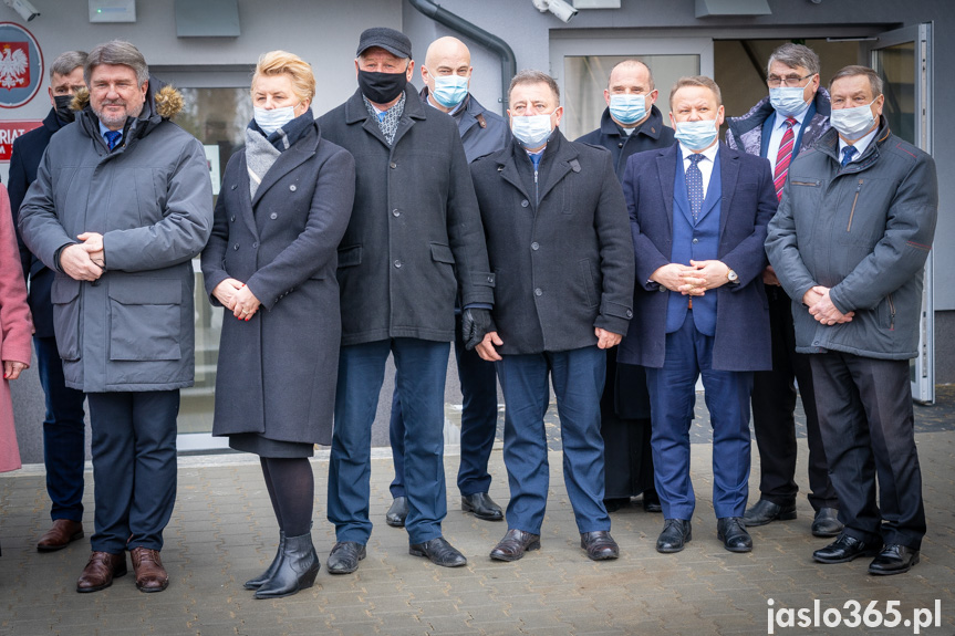 Uczestnicy uroczystości w Nowym Żmigrodzie