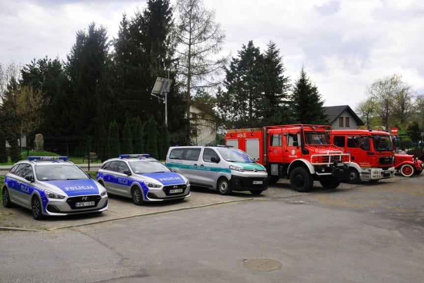 policjanci w szkole w Kołaczycach