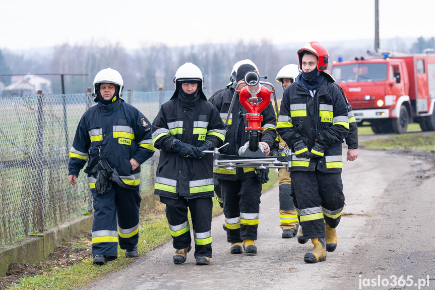 Pożar hali w Roztokach