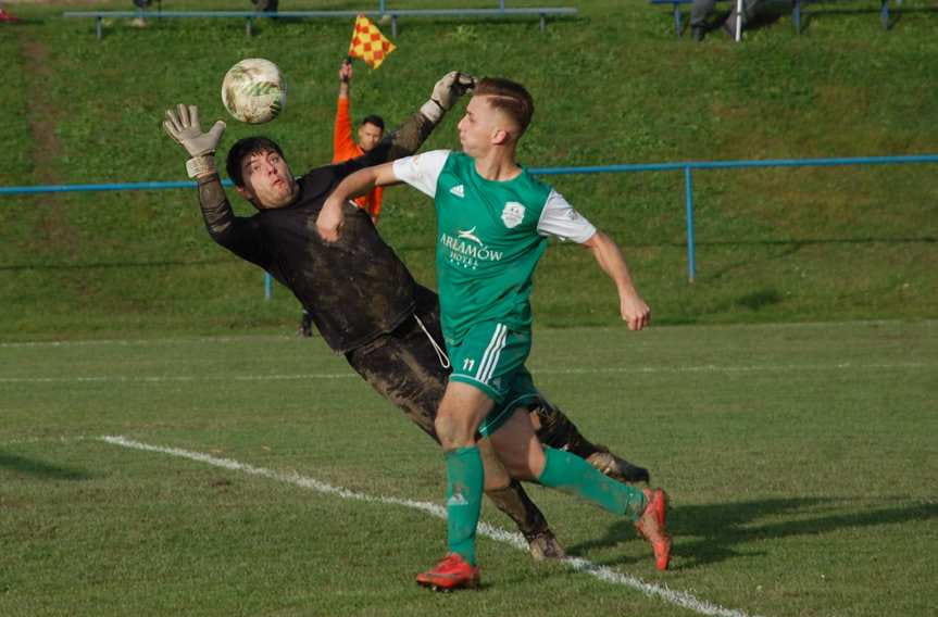 Runda jesienna w V lidze. Tempo Nienaszów postrachem faworytów