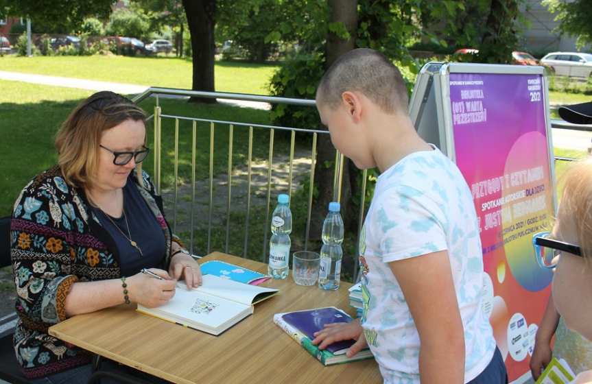 Spotkanie z Justyną Bednarek i „wędrujące książki”