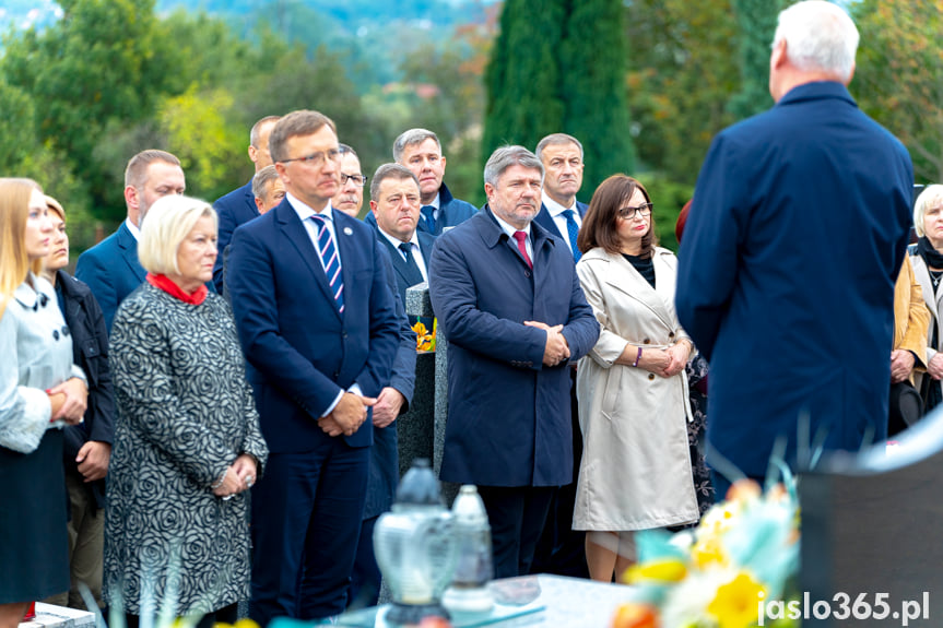 Uroczystość na cmentarzu w Jaśle