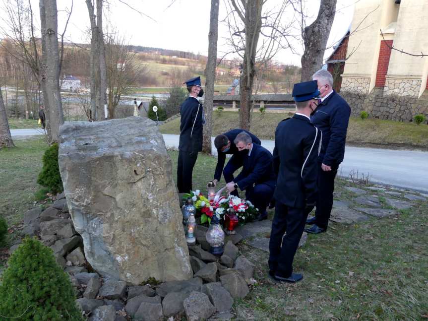 Święcany. Uczczono pamięć ofiar katastrofy smoleńskiej i zbrodni katyńskiej