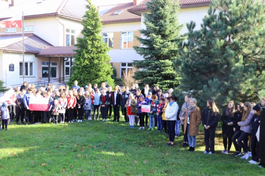 uczniowie szkoły w Osieku Jasielskim