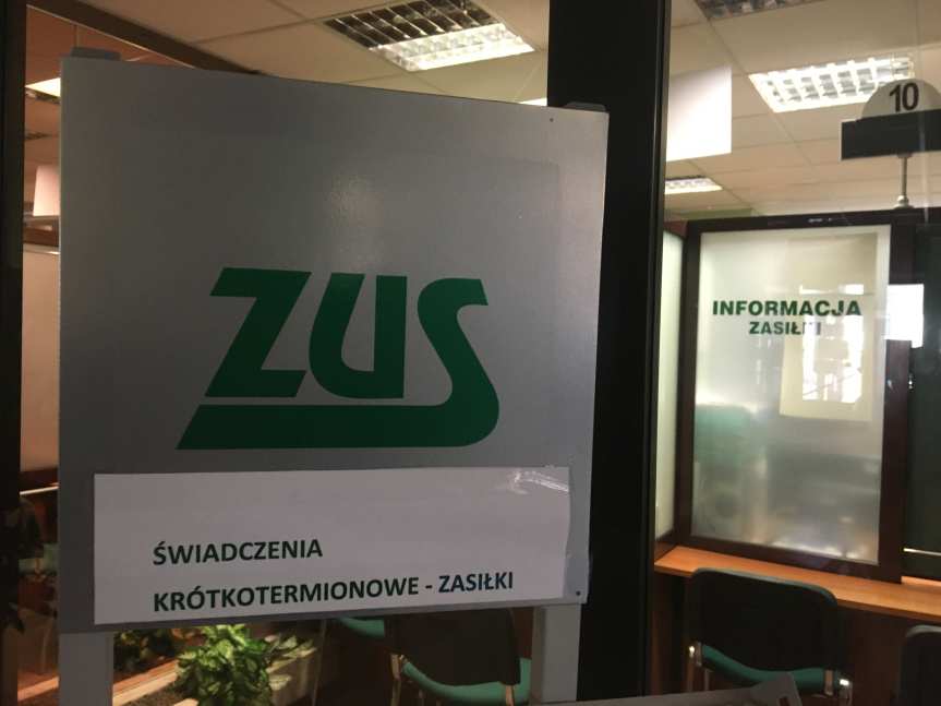 ZUS: Dodatkowy zasiłek opiekuńczy do końca stycznia