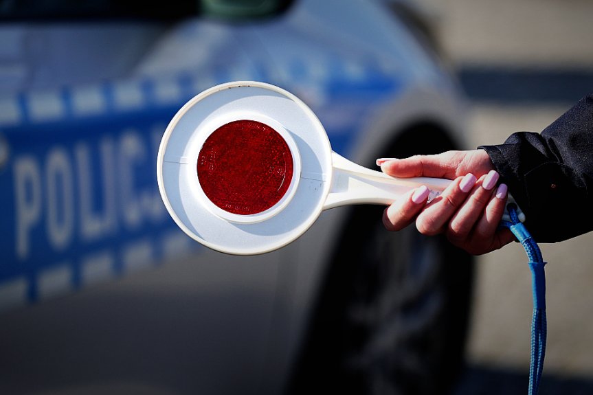 18-letni kierowca bmw boleśnie przekonał się o konsekwencjach 18-letni kierowca bmw boleśnie przekonał się o konsekwencjach