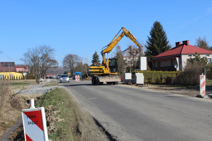 Będzie bezpieczniej. Trwa remont drogi we Wróblowej