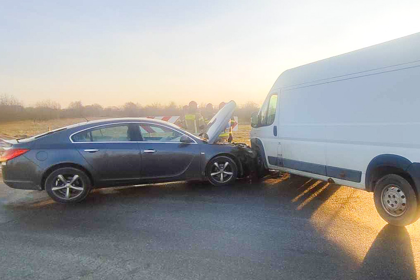 Czołowo-boczne zderzenie dwóch samochodów w Jaśle