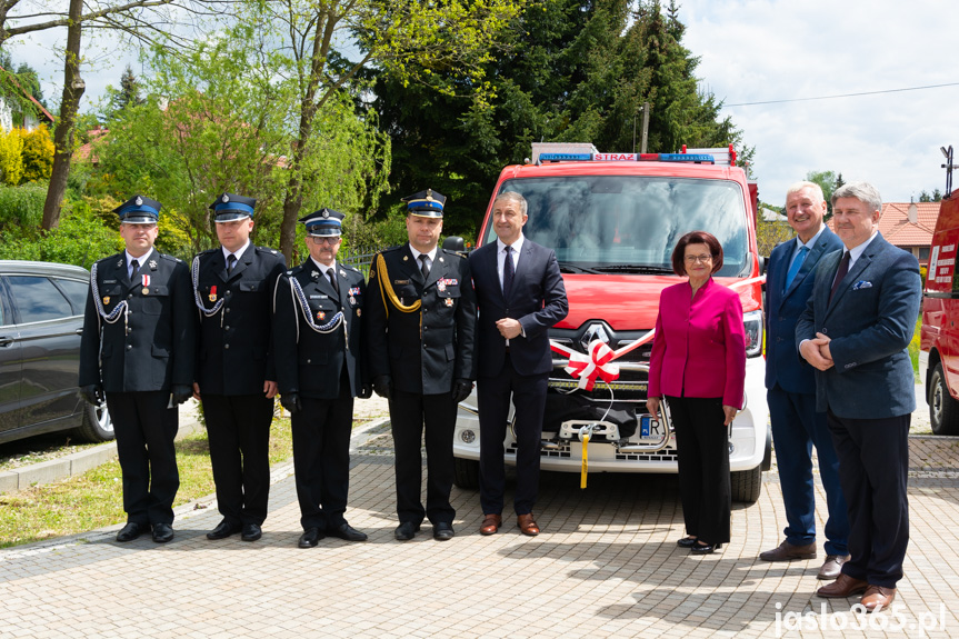 Gminny Dzień Strażaka w Przysiekach. Strażacy oficjalnie z nowym samochodem