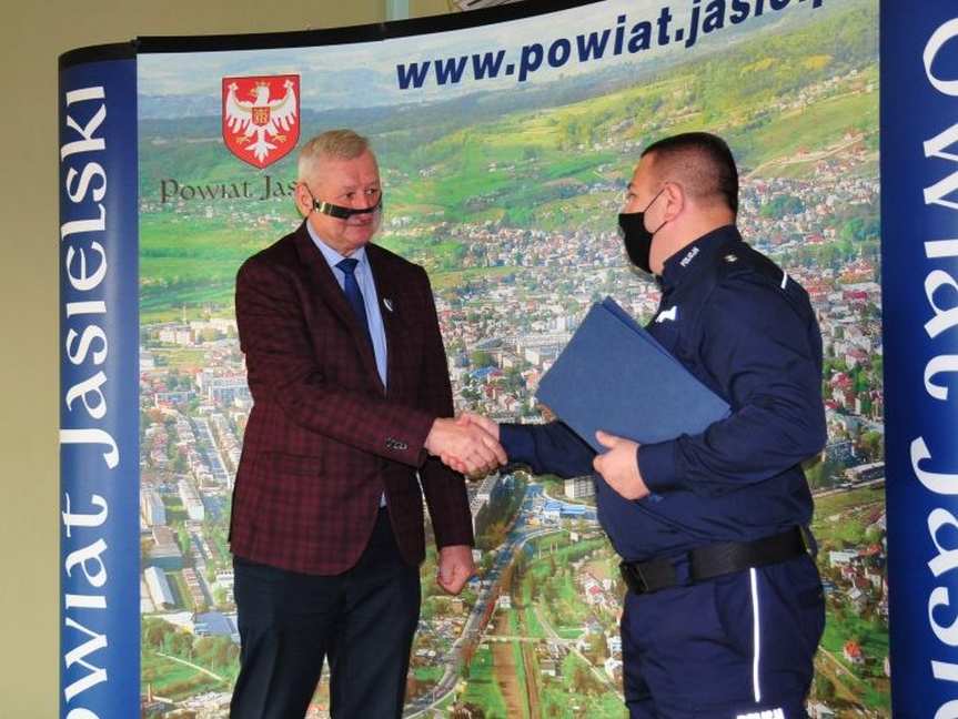 Jasielska policja dziękuje staroście za pomoc