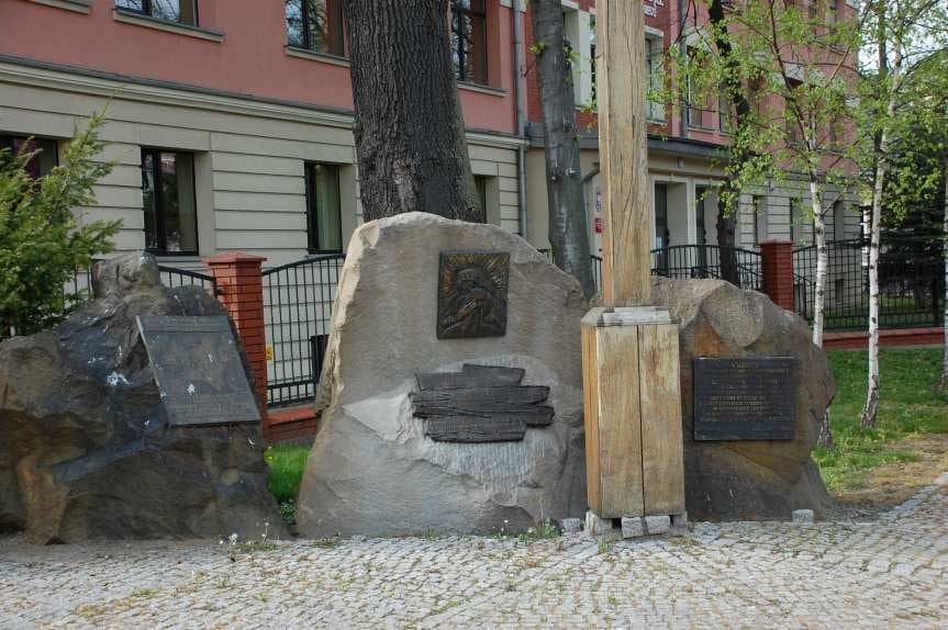 Jasło. Symboliczne obchody tragicznych rocznic - Zbrodni Katyńskiej i Katastrofy Smoleńskiej