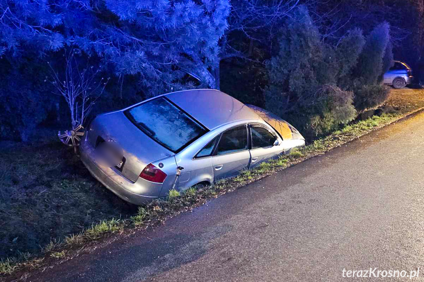 Jaszczew. Auto w rowie Jaszczew. Auto w rowie