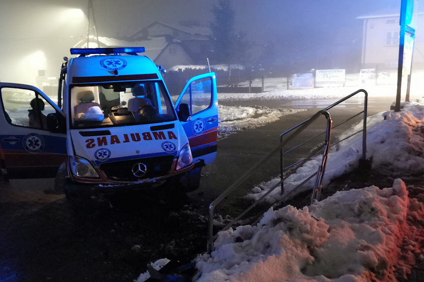 Kolizja karetki pogotowia w Zręcinie Kolizja karetki pogotowia w Zręcinie