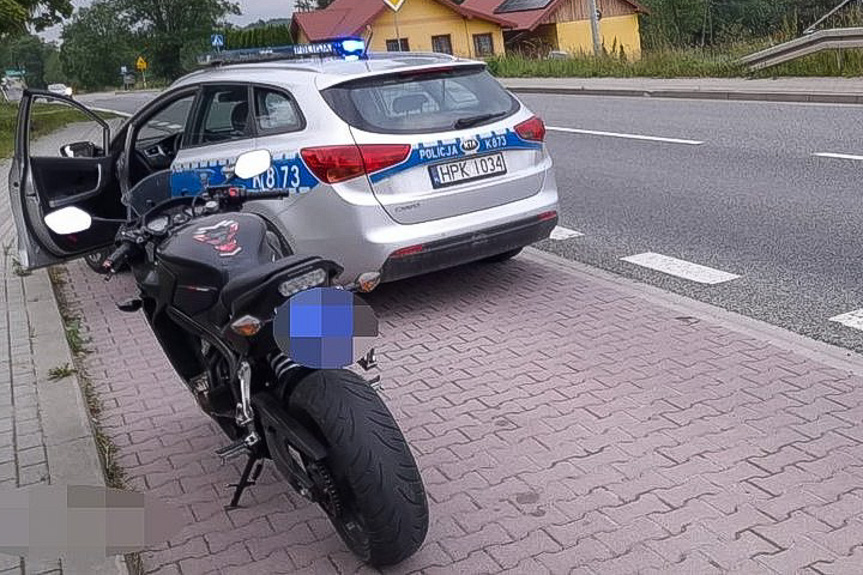 Kontrola drogowa w Łężynach zakończona mandatem i odholowaniem motocykla