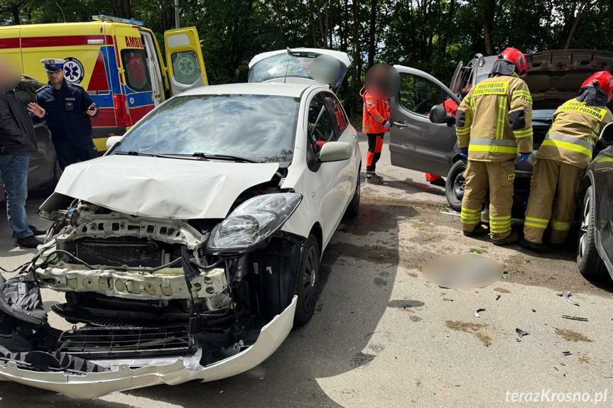 Krosno. Zderzenie trzech samochodów Krosno. Zderzenie trzech samochodów