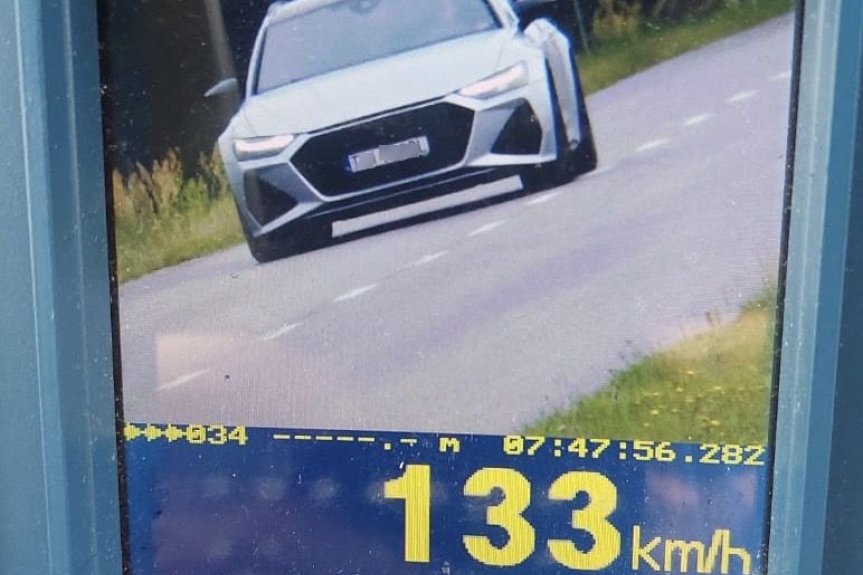 Miał na liczniku 133 km/h. Stracił prawo jazdy i otrzymał wysoki mandat Miał na liczniku 133 km/h. Stracił prawo jazdy i otrzymał wysoki mandat
