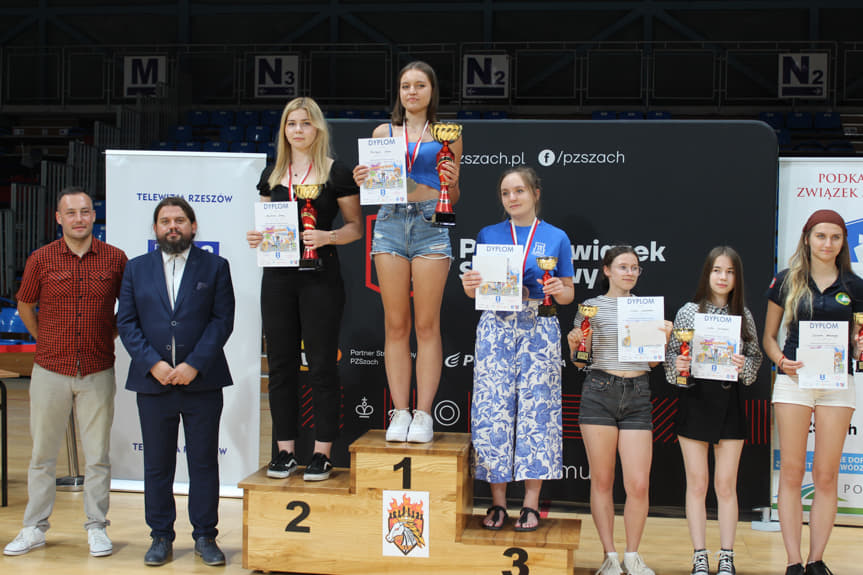 Mistrzostwa Polski Juniorów w Szachach Szybkich i Błyskawicznych w Rzeszowie zakończone! Mistrzostwa Polski Juniorów w Szachach Szybkich i Błyskawicznych w Rzeszowie zakończone!