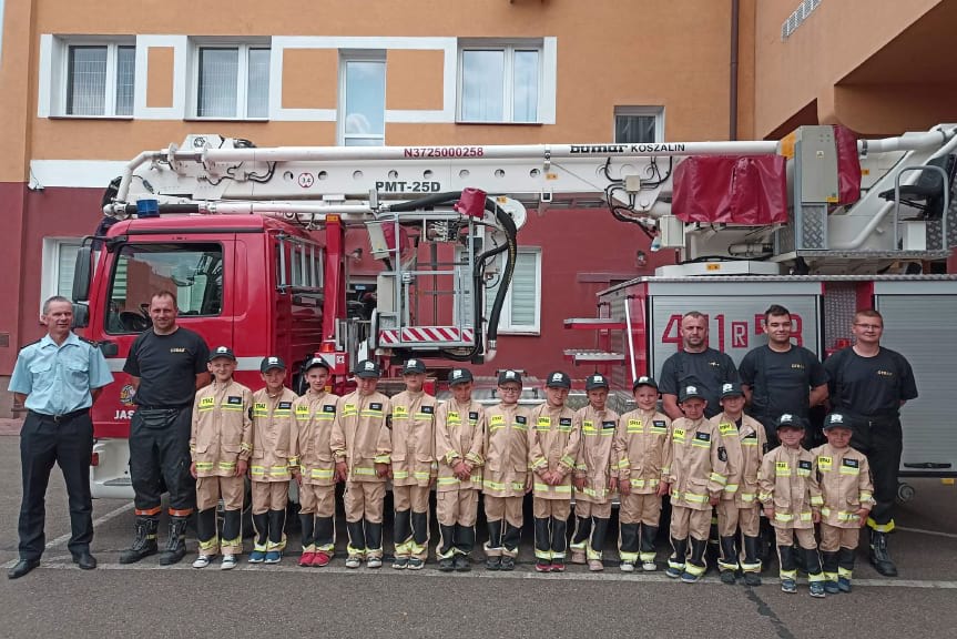 Młodzieżowa drużyna pożarnicza z OSP Kłodawa odwiedziła strażaków w Jaśle