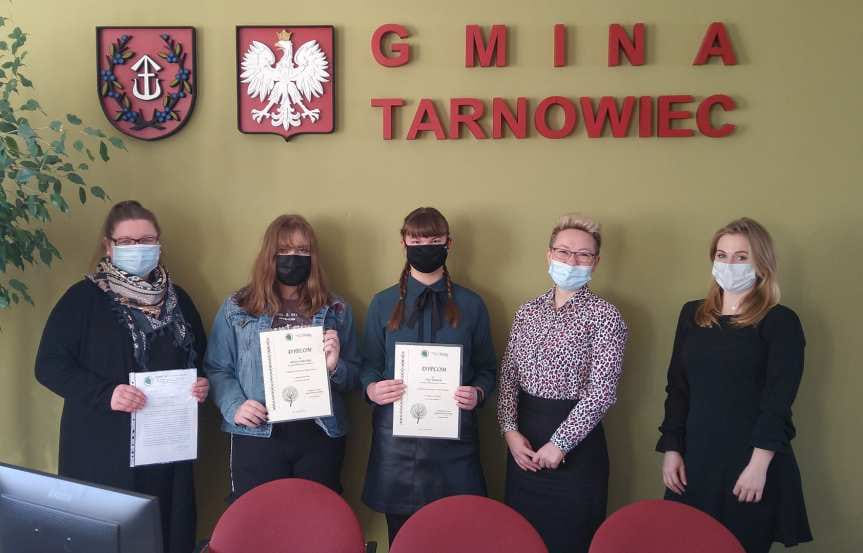 Nagrodzone uczennice Szkoły Podstawowej w Tarnowcu
