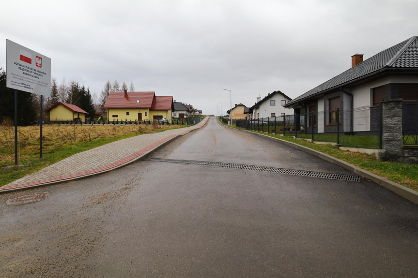 Niegłowice z nową drogą