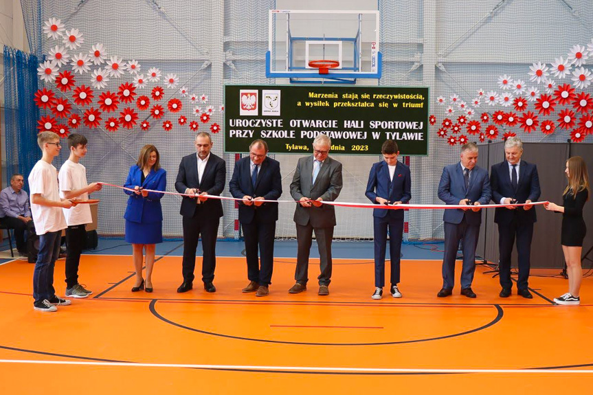 Nowe możliwości dla uczniów. Hala sportowa w Tylawie otwarta