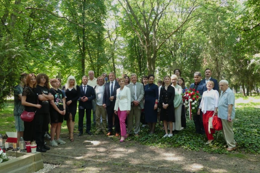 Odsłonięto odnowiony pomnik prof. Henryka Stroki