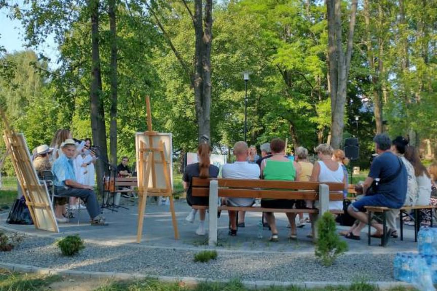 Piknik ze sztuką w tarnowieckim parku