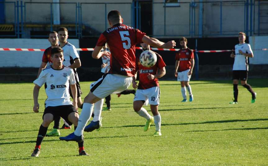 Piłka nożna. IV liga podkarpacka. Indolencja strzelecka Czarnych Jasło