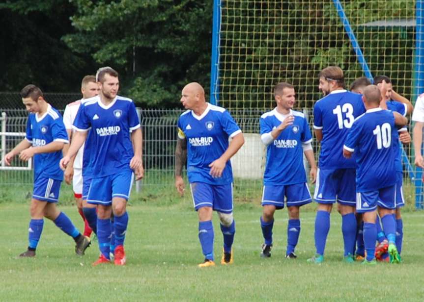 Piłka nożna. V liga krośnieńska. Derby powiatu w Nienaszowie. Ostoja w Chorkówce, a Skołyszyn w Brzozowie.