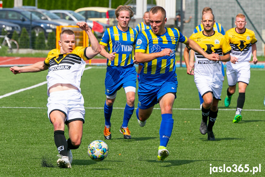 Piłka nożna. V liga krośnieńska. Mecz zmarnowanych okazji. Ostoja znów punktuje na wyjeździe