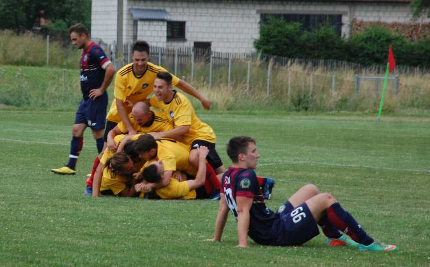 Piłka nożna. V liga. Zwycięski finisz Tempa Nienaszów w derbach z Ostoją Kołaczyce