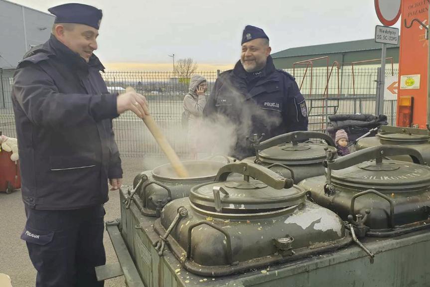 Policjanci związkowcy z Podkarpacia pomagają na granicy 