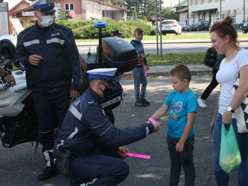 Powiat jasielski. Policjanci rozdawali odblaski