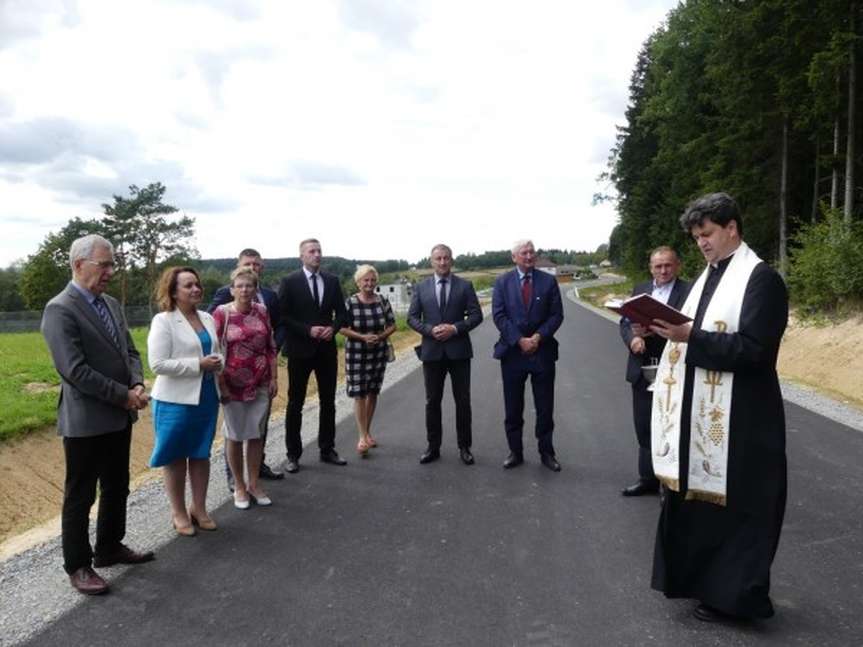 Powiat jasielski. Zakończony remont drogi Lisów - Święcany