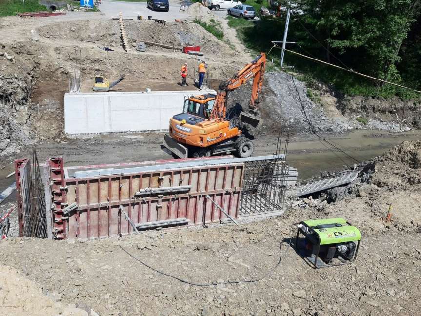 Przebudowa mostów w Desznicy i Cieklinie