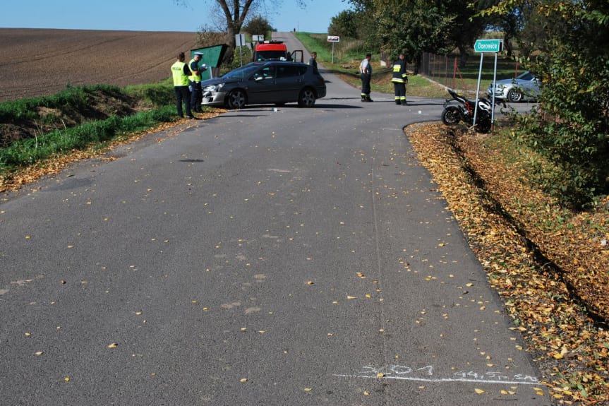 REGION. 16-latek jechał bez uprawnień motocyklem, doprowadził do zderzenia z osobówką