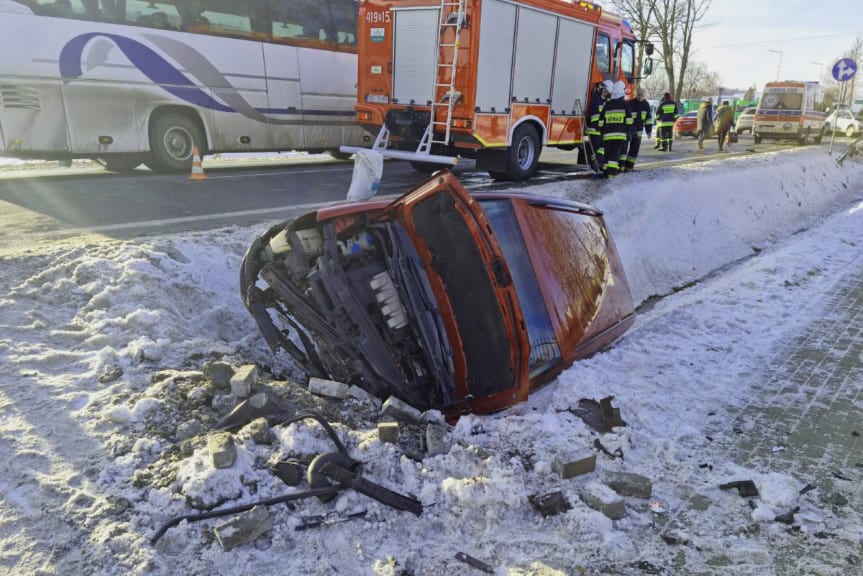 REGION. Czołowe zderzenie samochodów